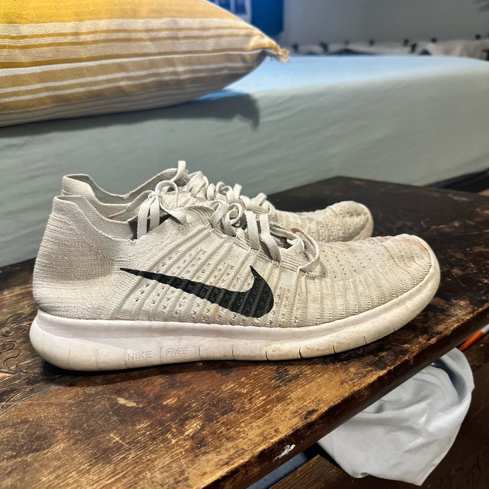 Used Nike free runs size10.5